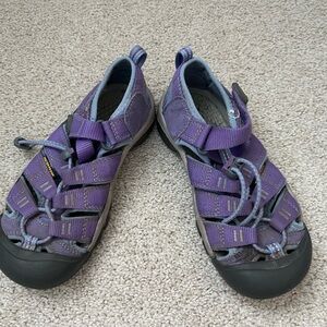KEEN Newport H2 Kids Sandals Size 1 Purple Waterproof Closed Toe Outdoor Hiking